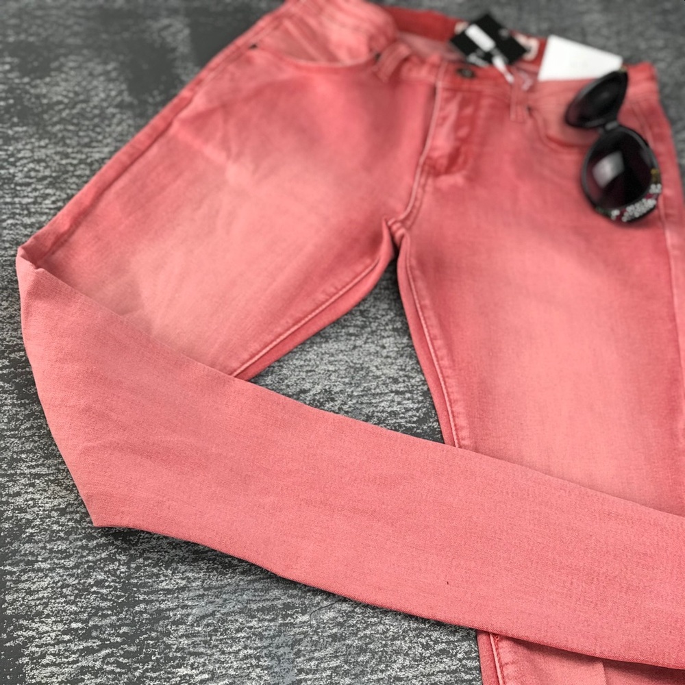 Distressed skinny Jeans in Coral - Picture 4 of 7